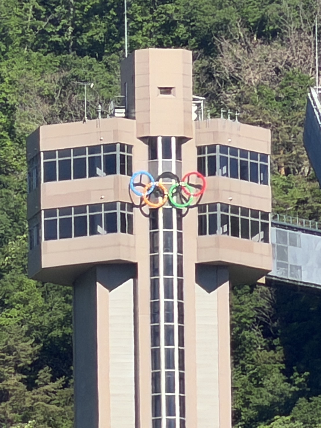 895-3.jpg